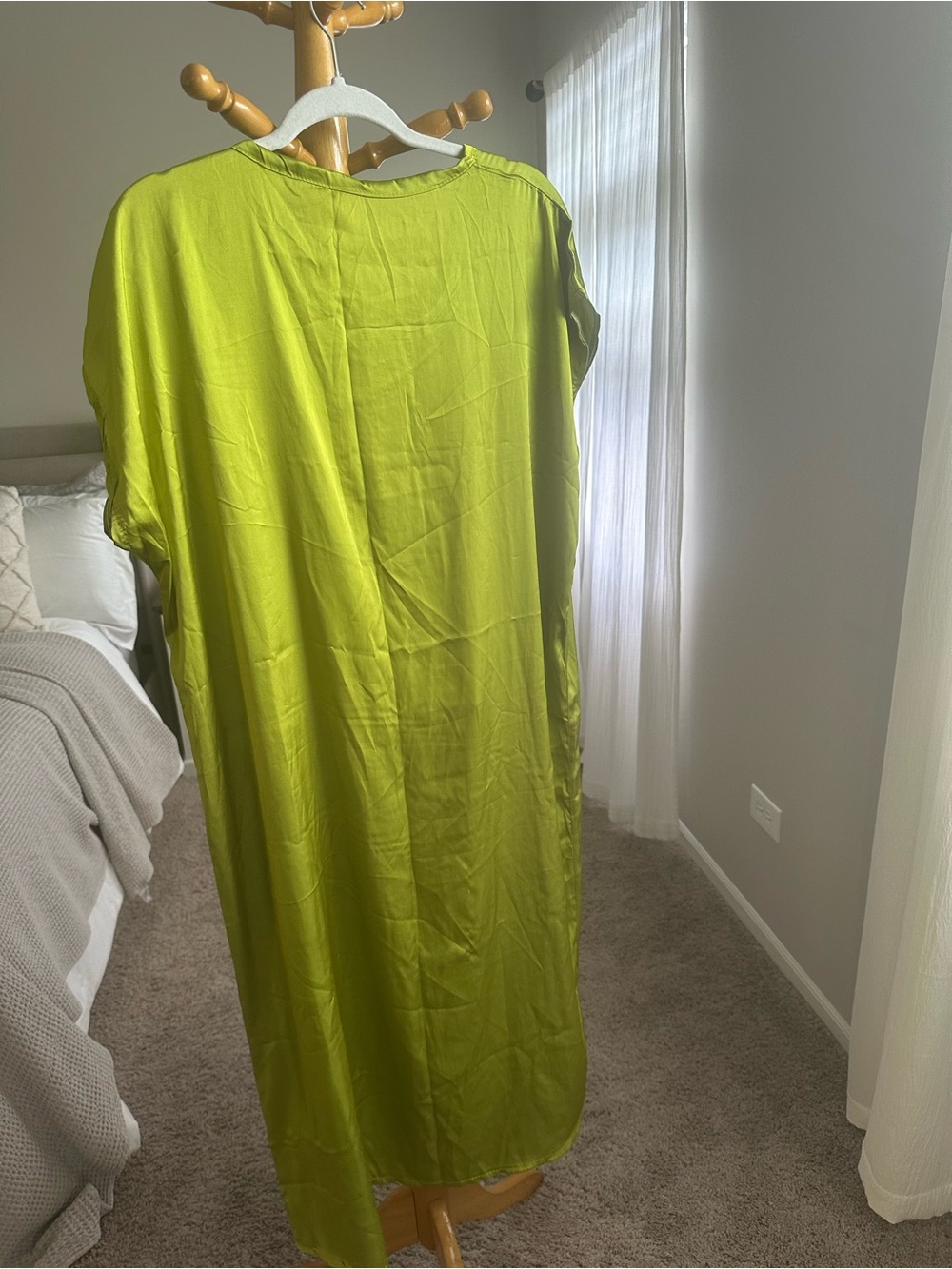 Lime Green Short-Sleeve Shift Dress with Gold Trim - Picture 2 of 3